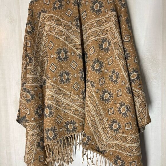 Tan mustard and gray wrap shawl fringed one size - Picture 8 of 8